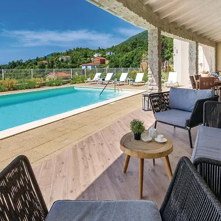 Amazing In With Sauna, Wifi And Outdoor Swimming Pool * Veprinac