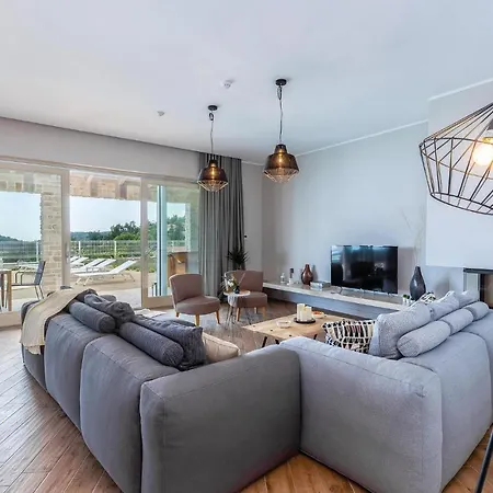 Amazing In With Sauna, Wifi And Outdoor Swimming Pool Holiday home