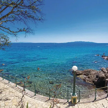 Amazing In With Sauna, Wifi And Outdoor Swimming Pool Hébergement de vacances