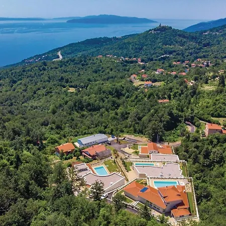 펜션 Amazing In With Sauna, Wifi And Outdoor Swimming Pool *