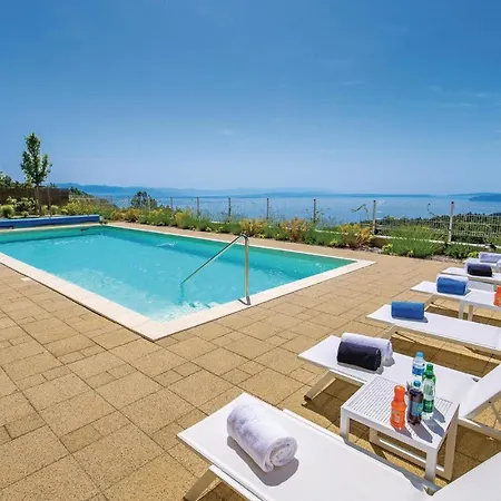 Amazing In With Sauna, Wifi And Outdoor Swimming Pool * Veprinac