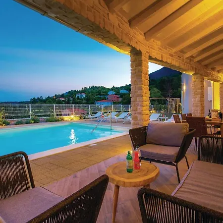 Amazing In With Sauna, Wifi And Outdoor Swimming Pool