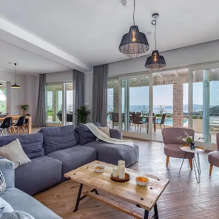 Amazing In With Sauna, Wifi And Outdoor Swimming Pool *