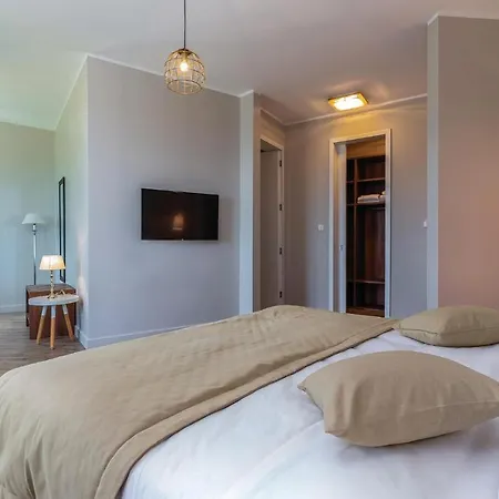 Amazing In With Sauna, Wifi And Outdoor Swimming Pool Feriehus