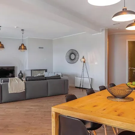 펜션 Amazing In With Sauna, Wifi And Outdoor Swimming Pool Veprinac