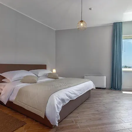 펜션 Amazing In With Sauna, Wifi And Outdoor Swimming Pool Veprinac