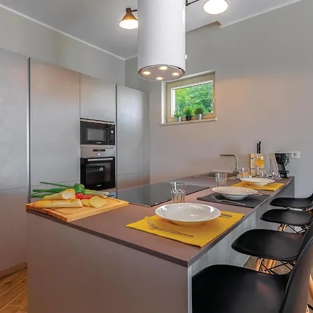 בית נופש Amazing In With Sauna, Wifi And Outdoor Swimming Pool