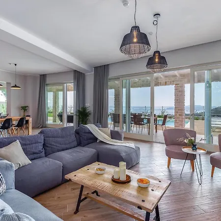 Amazing In With Sauna, Wifi And Outdoor Swimming Pool * Veprinac